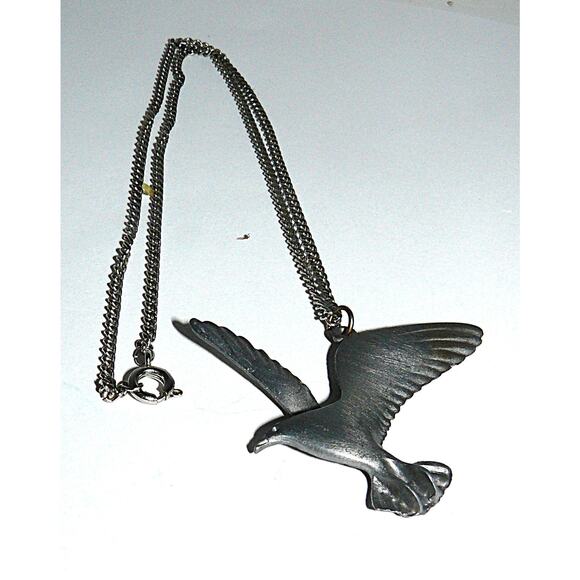 None and/or Unknown Jewelry - Vintage Pewter Tone Flying Bird Pendant Necklace Seagull Dove Eagle Unisex